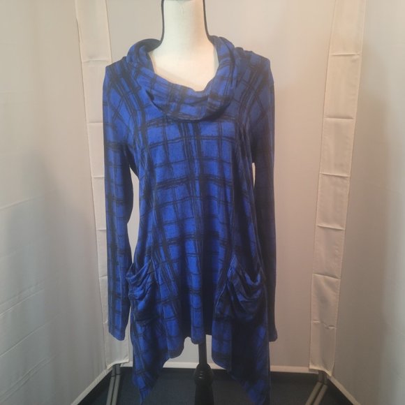 Chealsea and Theodore Fashion size L tunic in blue with black design. - Picture 3 of 3